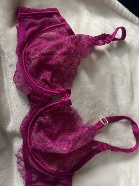 Victoria's Secret Magenta Lace Underwire Bra